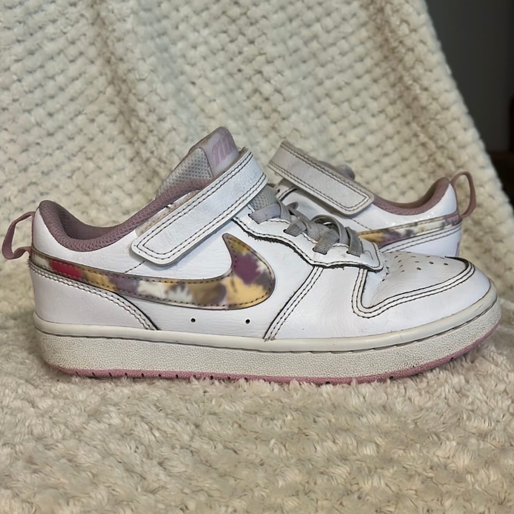 Girls Nikes